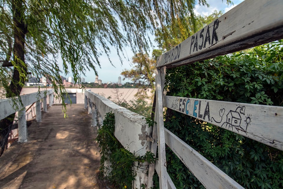 La escuela "Marcos Sastre" tiene una matrícula de 16 alumnos. 