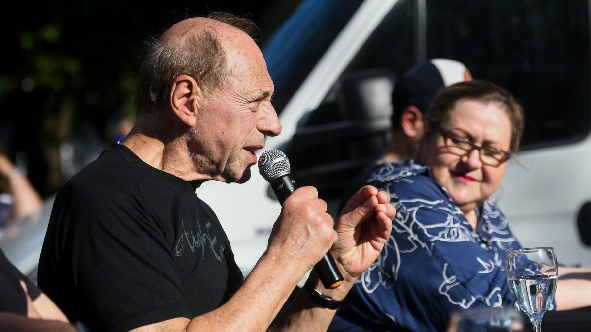 El exjuez de la Corte, Eugenio Raúl Zaffaroni; junto a la abogada y directora de Asuntos Jurídicos del Senado, Graciana Peñafort.