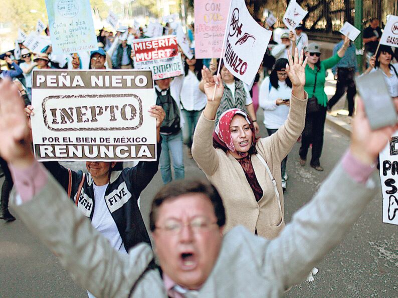 Ayer en el D. F. continuaban las protestas en contra del gobierno de Peña Nieto.