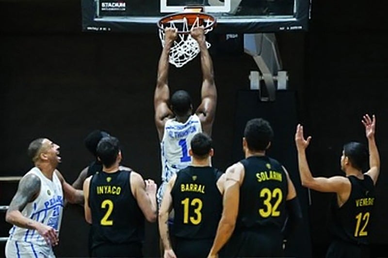 Thornton completa su obra mientras todos sus rivales la contemplan en primer plano