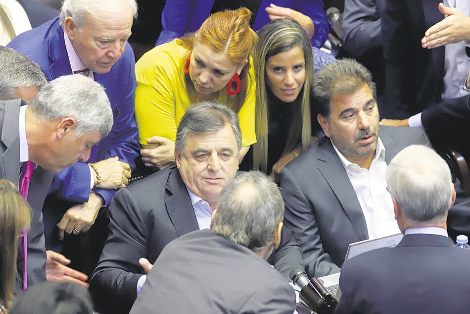 El interbloque de Juntos por el Cambio cuestionó al diputado Daniel Scioli con la intención de hacer caer la sesión.