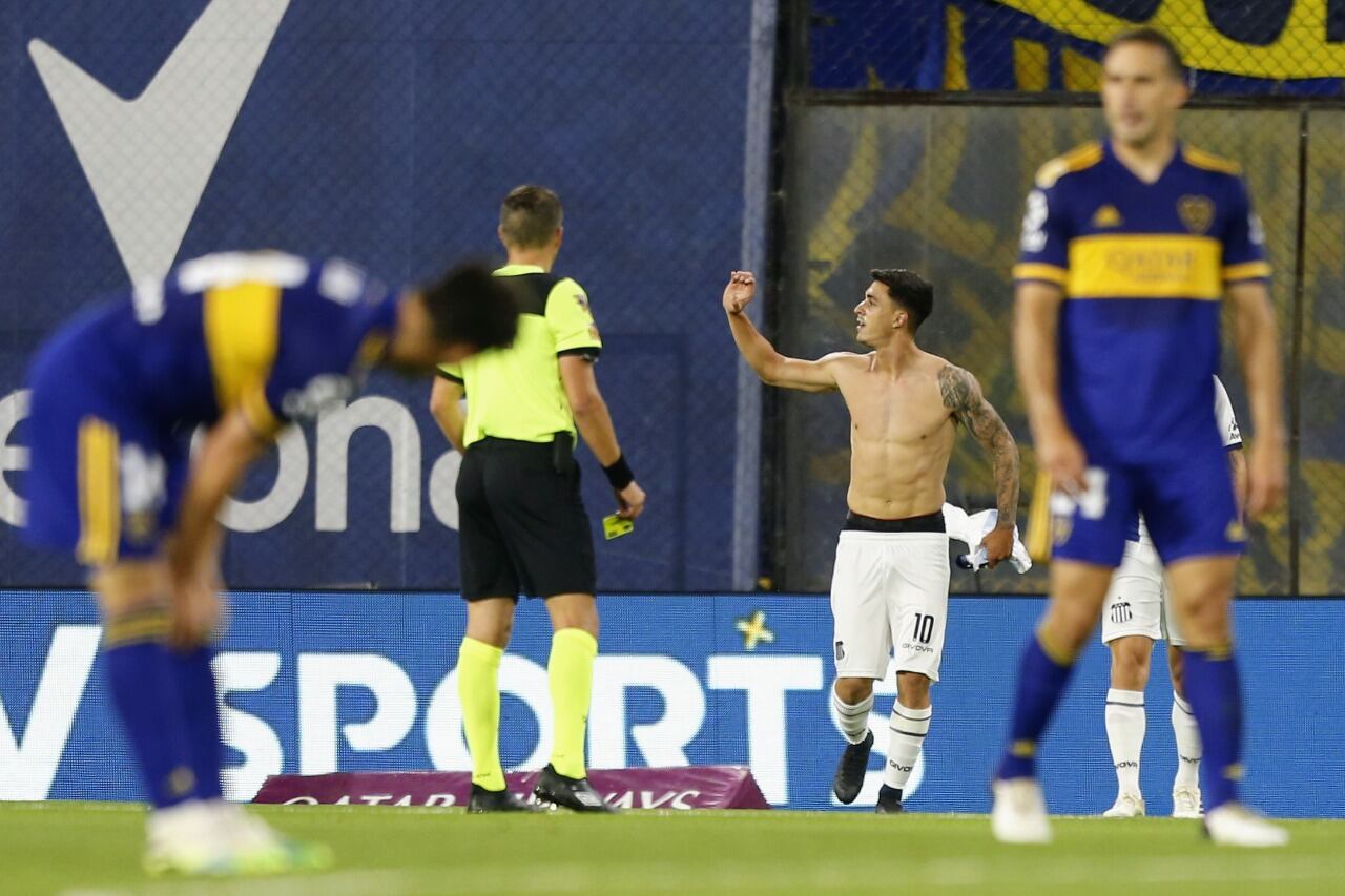 El festejo de Soñora en el único gol.