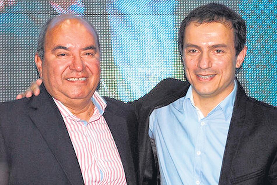 Julio Amoroso (izquierda) junto al intendente de Cambiemos, Sebastián Abella.