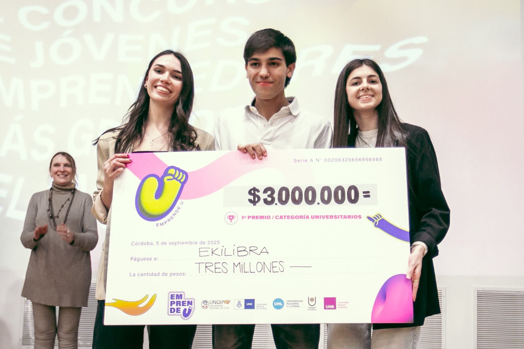 Los ganadores del concurso: estudiantes de la UNR.