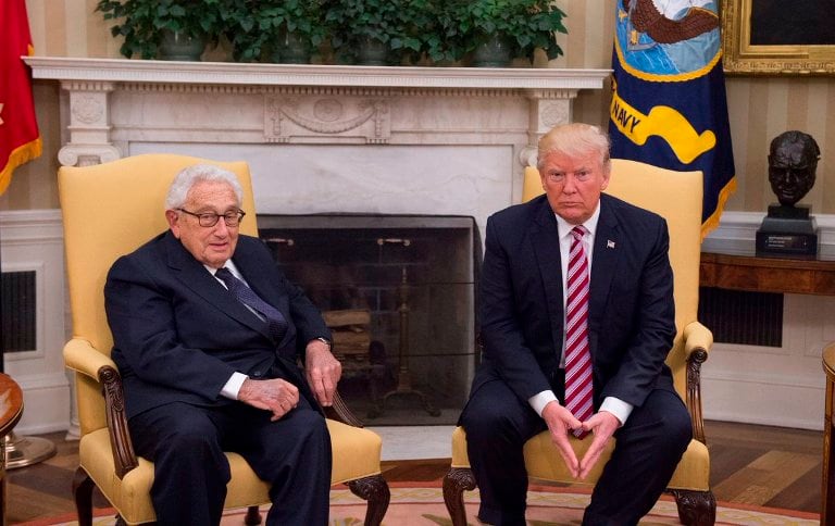 Trump, junto a un nonagenario Kissinger.