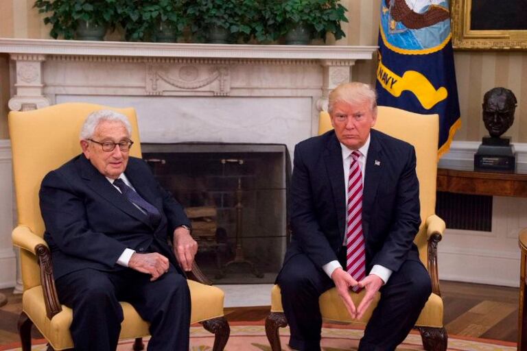 Trump, junto a un nonagenario Kissinger.