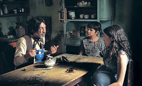 Infierno grande entrega sus mejores momentos cuando hace chocar su deriva apacible con alteraciones solapadas.