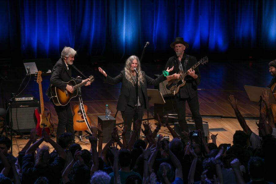 Smith fue acompañada por Tony Shanahan, Jimmy Rip, Patricio Villarejo y Matías Sagreras.