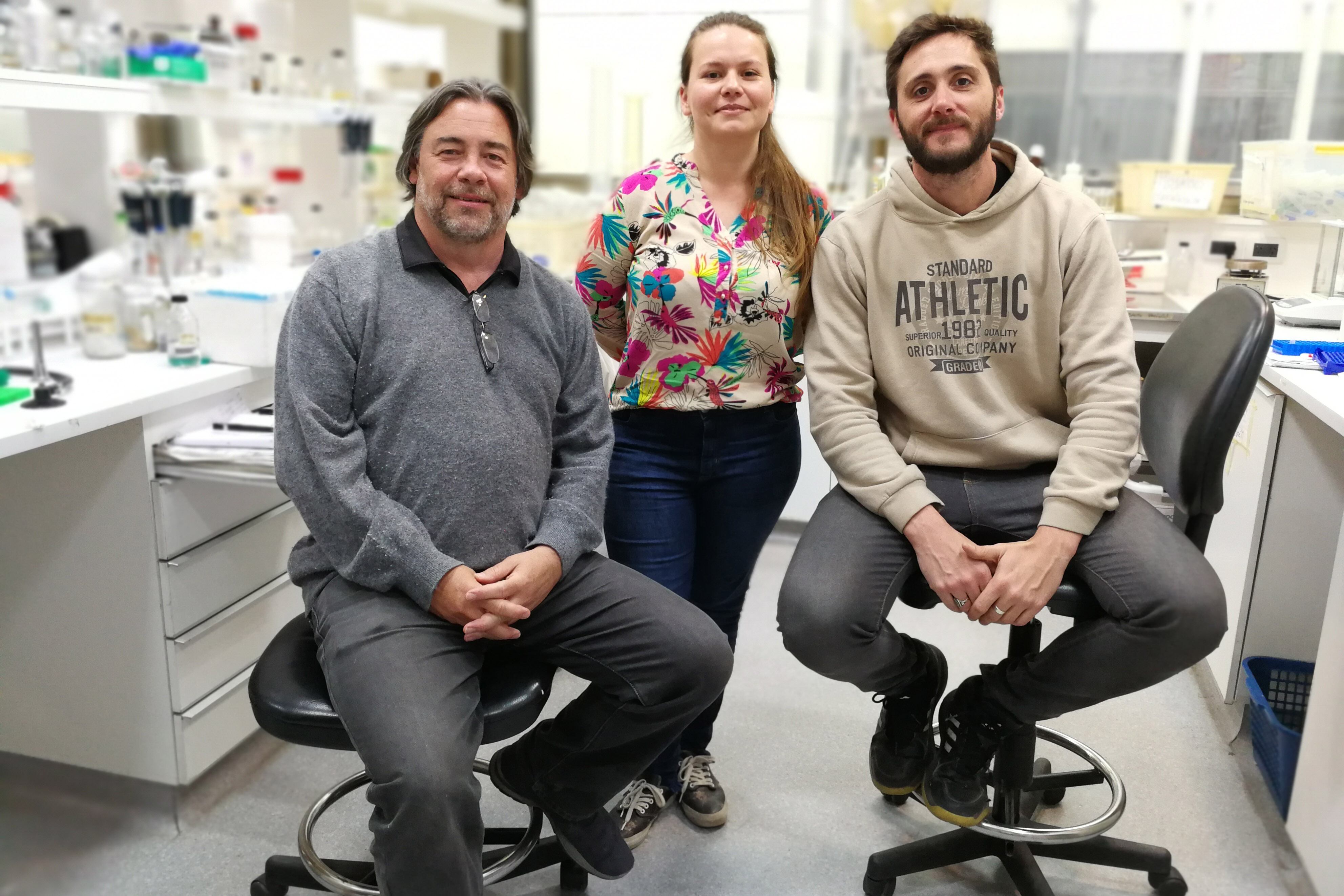 Alejandro Vila, a la izquierda, y a su lado Carolina López y Lisandro González.