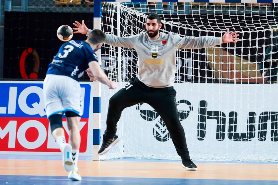 Federico Pizarro, goleador y MVP, define ante Mohamed Al Husain.