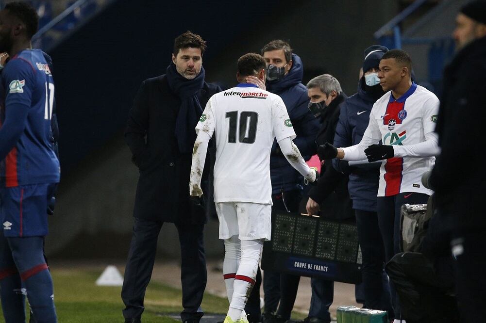 Neymar se lesionó en el partido ante el Caen de la Copa de Francia.