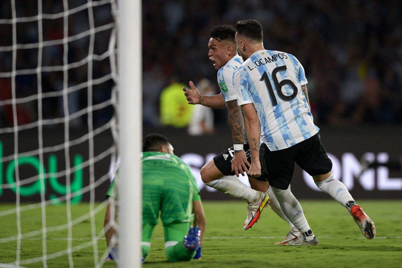 Lautaro Martínez festeja el 1-0 en la noche de Córdoba.