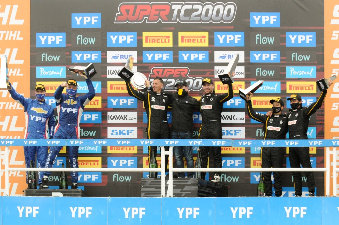 Pernía y García, en lo más alto del podio de los 200 kilómetros de Buenos Aires.
