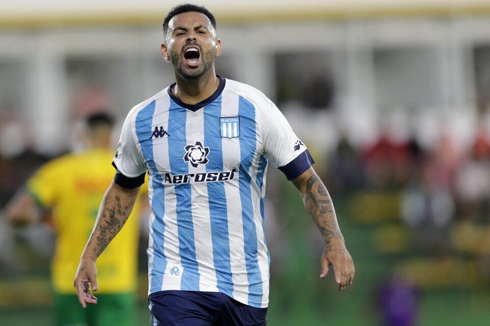 Edwin Cardona jugó 27 partidos y marcó dos goles con Racing, que pagó más de 3 millones de dólares por su pase