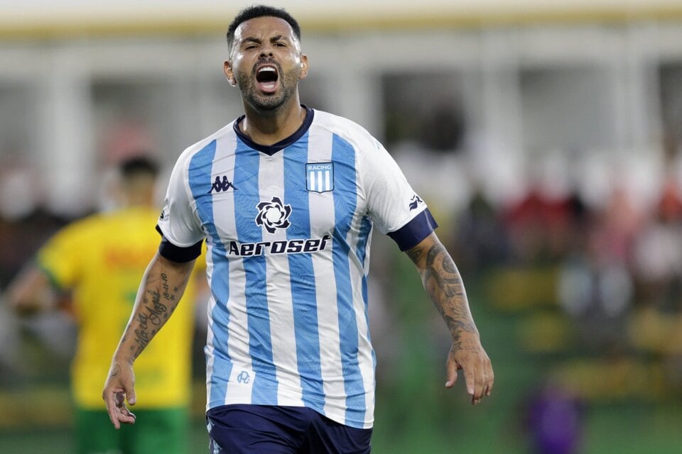 Edwin Cardona jugó 27 partidos y marcó dos goles con Racing, que pagó más de 3 millones de dólares por su pase