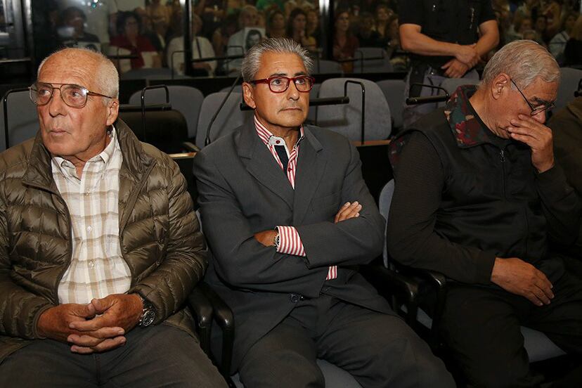 Gerardo Arráez (centro) consiguió la prisión domiciliaria con muchas menos restricciones que Cristina Fernández de Kirchner.