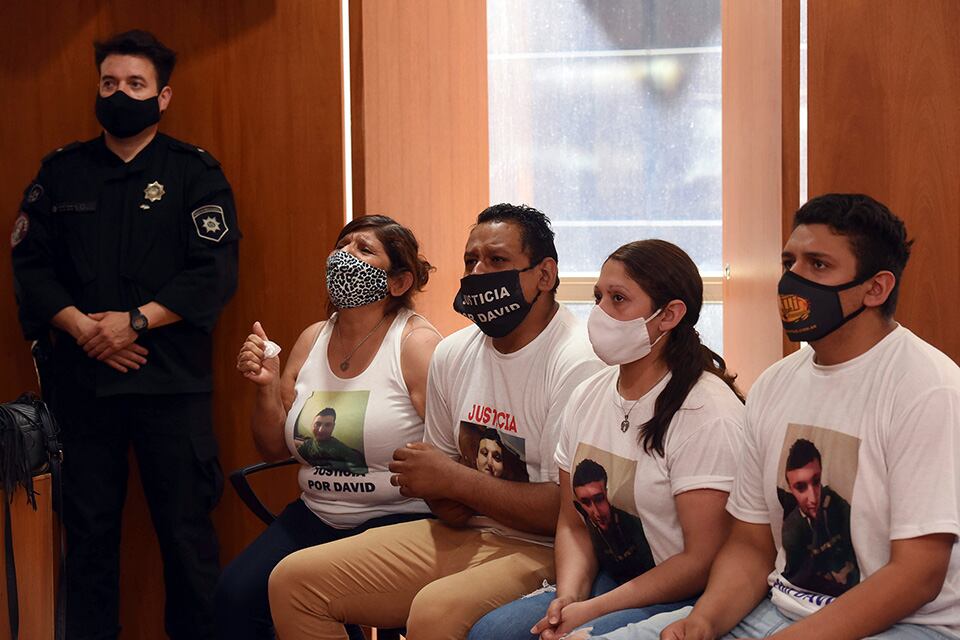 Familiares en el momento de escuchar las sentencias.