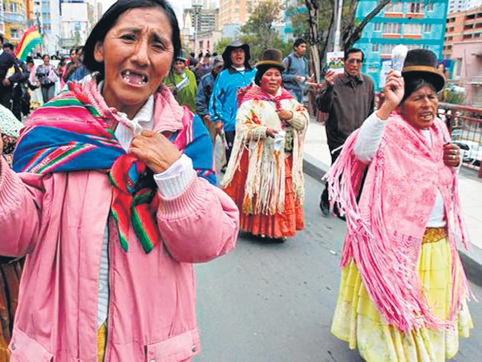 Las mujeres reclaman para no morir y la Iglesia rechaza por moral.