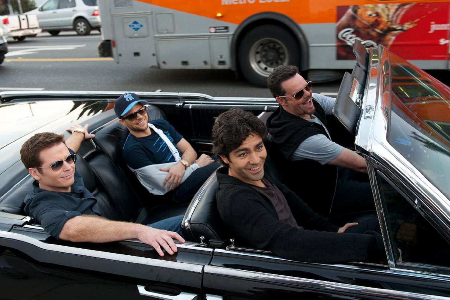 Vince (Adrian Grenier) y su cohorte, dedicados a una vida de lujos.