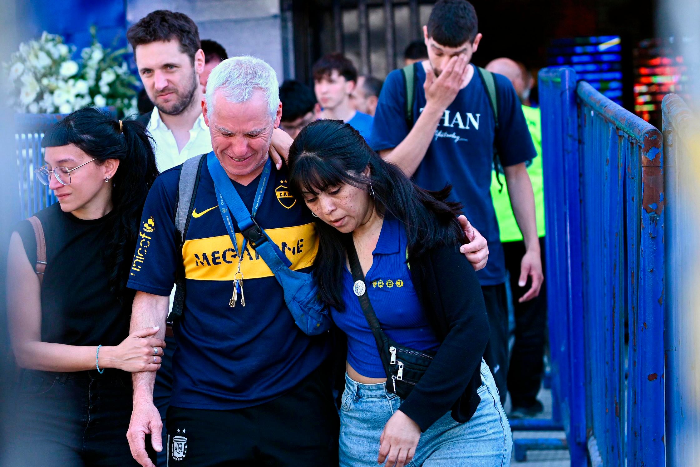 Los hinchas también despidieron los restos del entrenador xenize