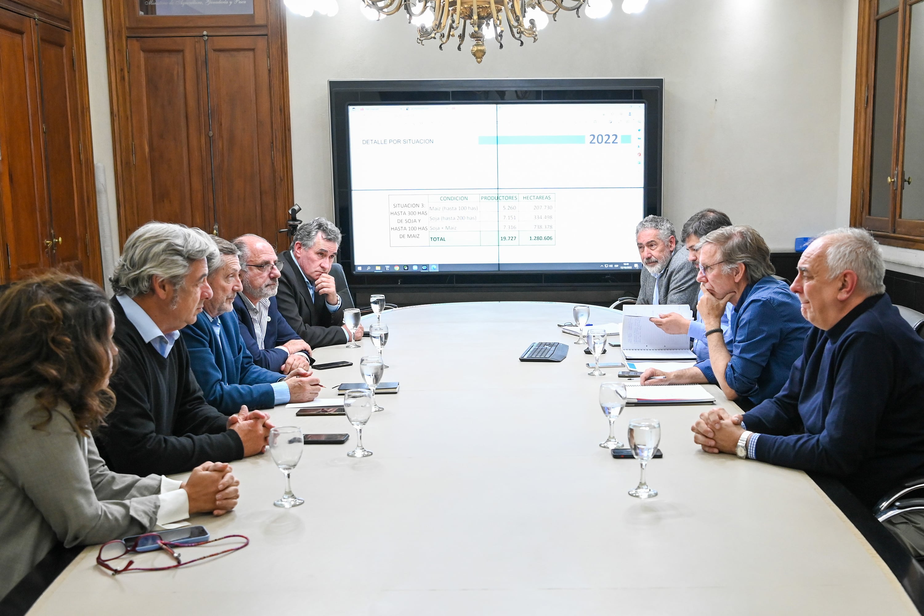 Juan José Bahillo, en una reunión anterior con los dirigentes de la Mesa de Enlace.