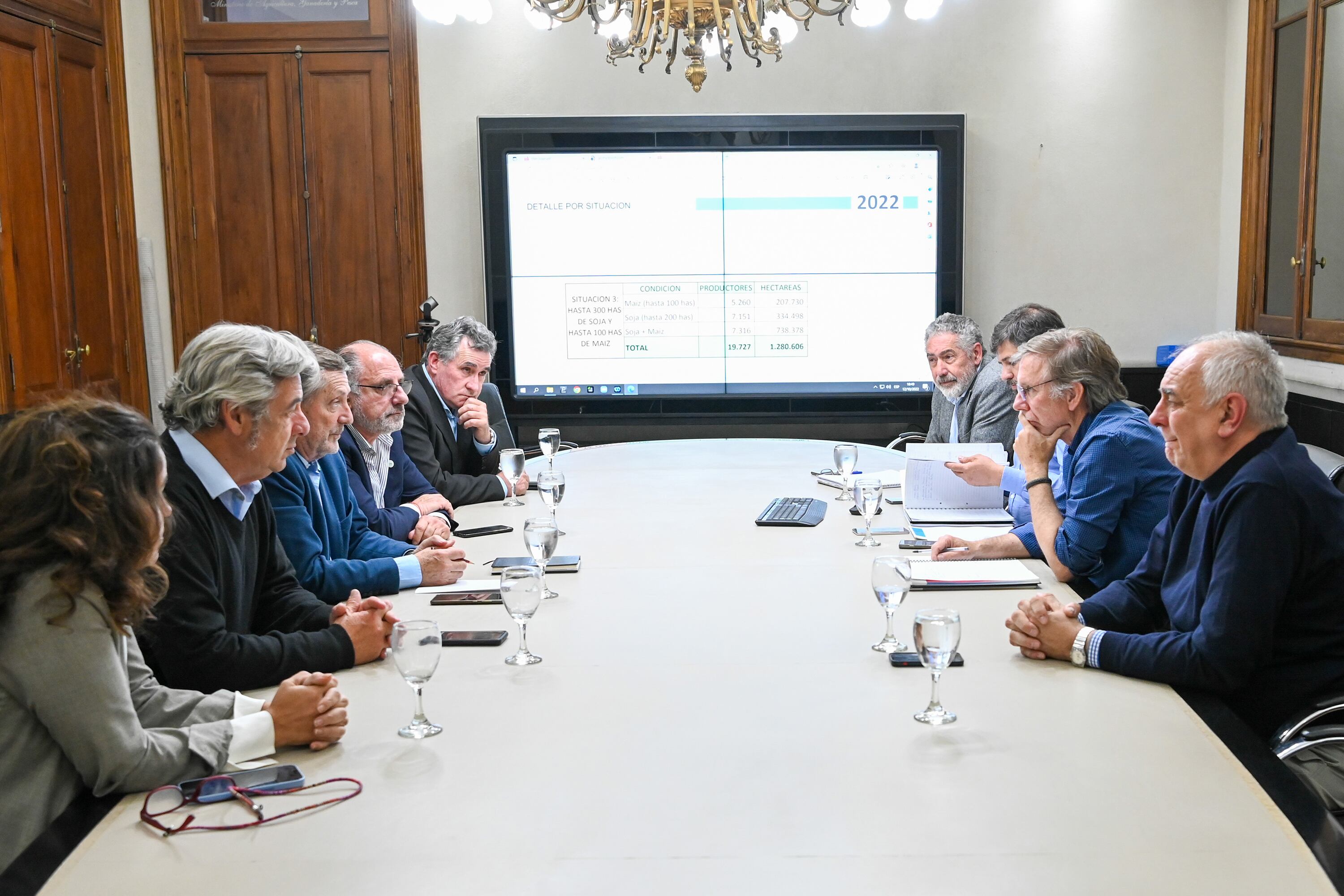 Juan José Bahillo, en una reunión anterior con los dirigentes de la Mesa de Enlace.