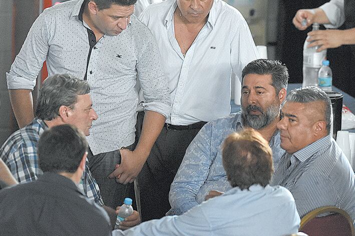 Angelici y Tapia, aliados. Esta semana abrieron los sobres con las propuestas.