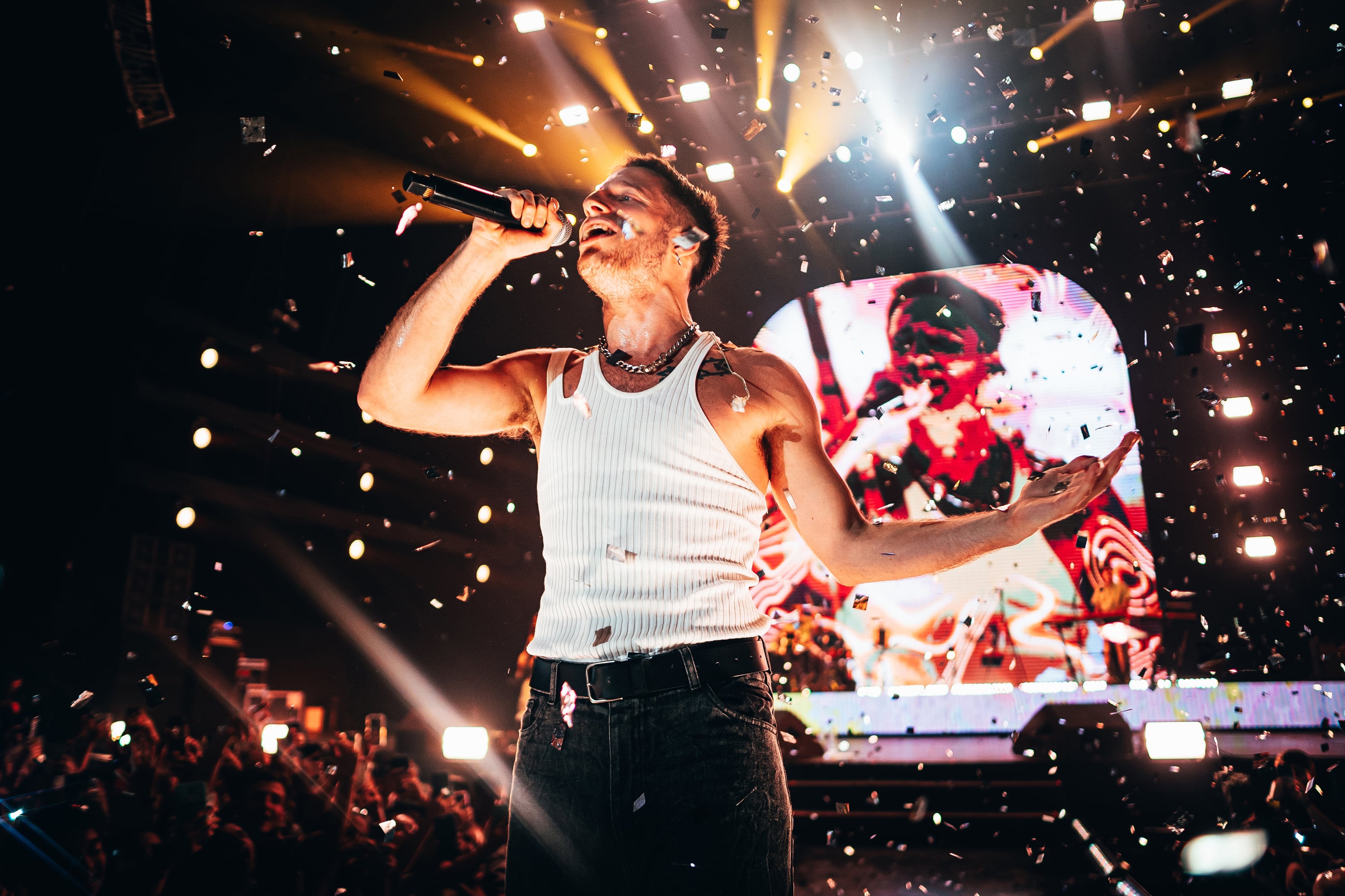 En su tercer álbum, Wos volvió a trabajar con su productor Evlay.