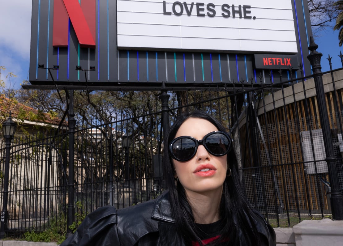 El lanzamiento del documental coincide con un presente arrollador. Lali ya agotó cinco Vélez en 2025, un hito sin precedentes en la música argentina