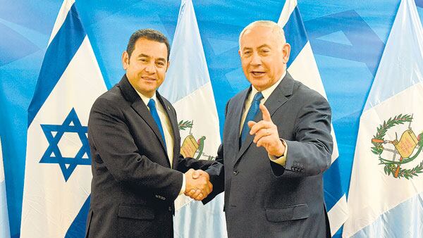 Morales y Netanyahu durante la recepción al presidente guatemalteco en Jerusalén, tras la inauguración de la embajada.