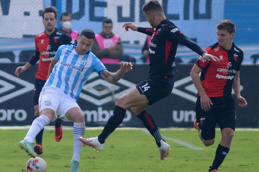 Atlético mereció un poco más en un partido cambiante