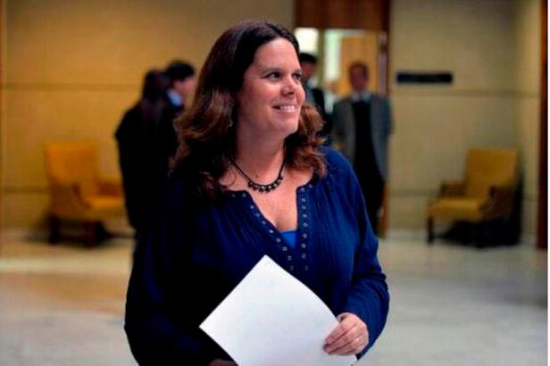 En 1992 comenzó a militar en el partido Socialista, el mismo partido al que pertenecía su abuelo materno.