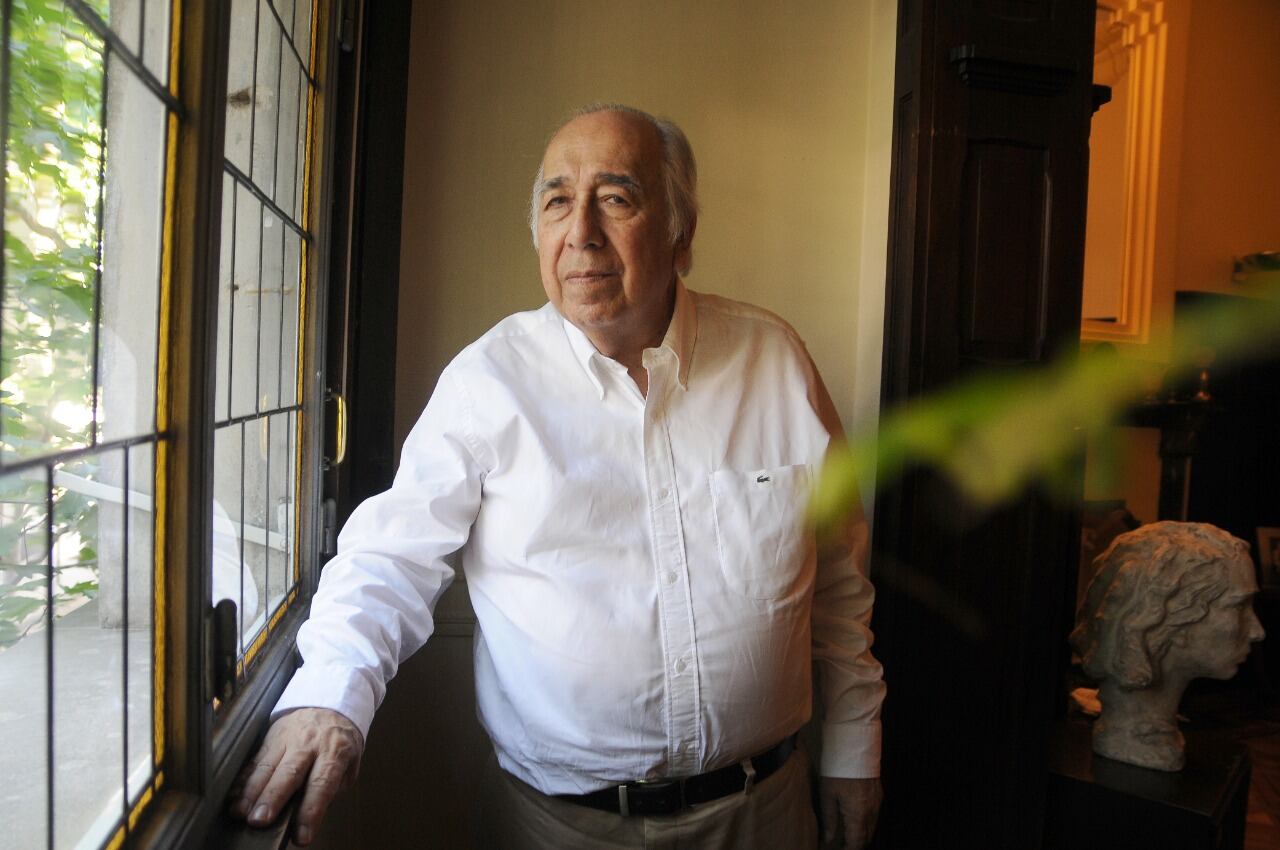 Manolo Juárez (1937-2020).