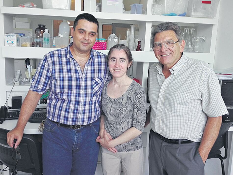 Francisco Urbano, Carlota González Inchauspe y Osvaldo Uchitel, el director del estudio.