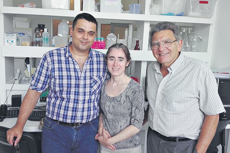 Francisco Urbano, Carlota González Inchauspe y Osvaldo Uchitel, el director del estudio.
