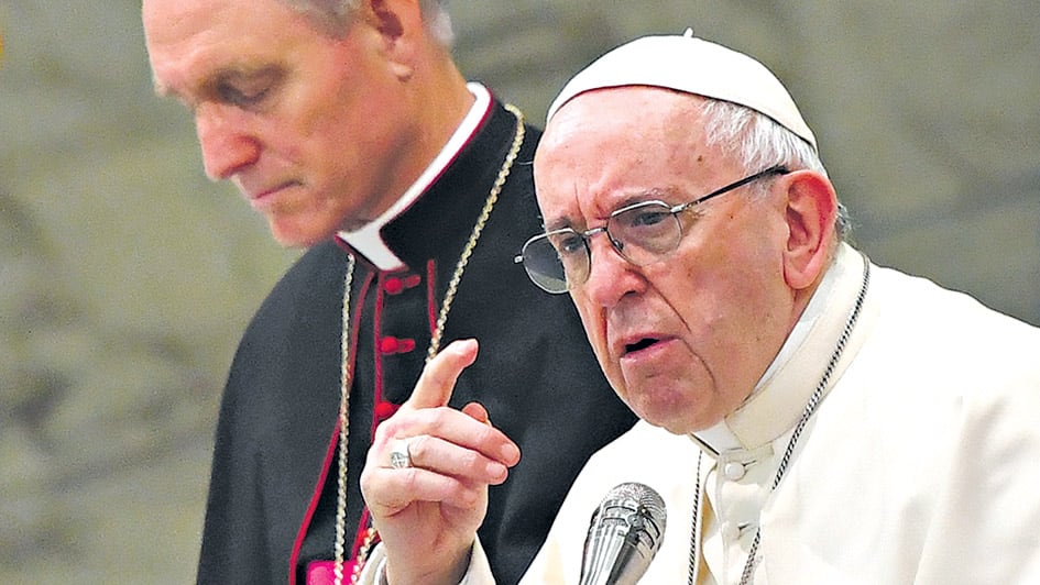 El Papa sigue de cerca la crisis y sus implicaciones humanitarias, dice el Vaticano.