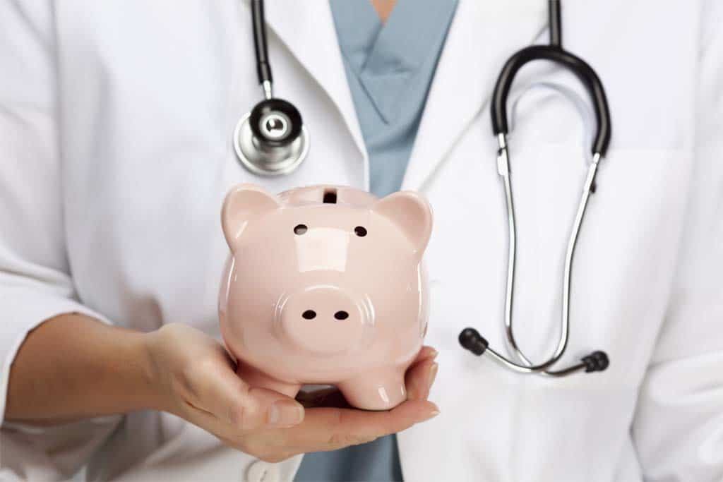 Los médicos hacen cuentas con el regreso de Ganancias y advierten sobre la conveniencia de las guardias. 