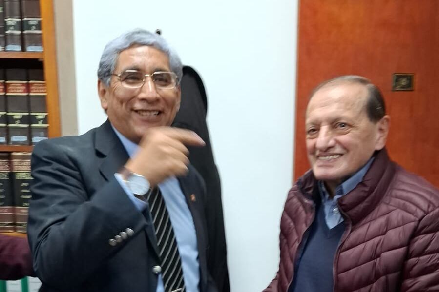 Nina, saludado por el ex rector Víctor Claros