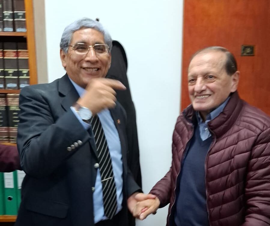 Nina, saludado por el ex rector Víctor Claros