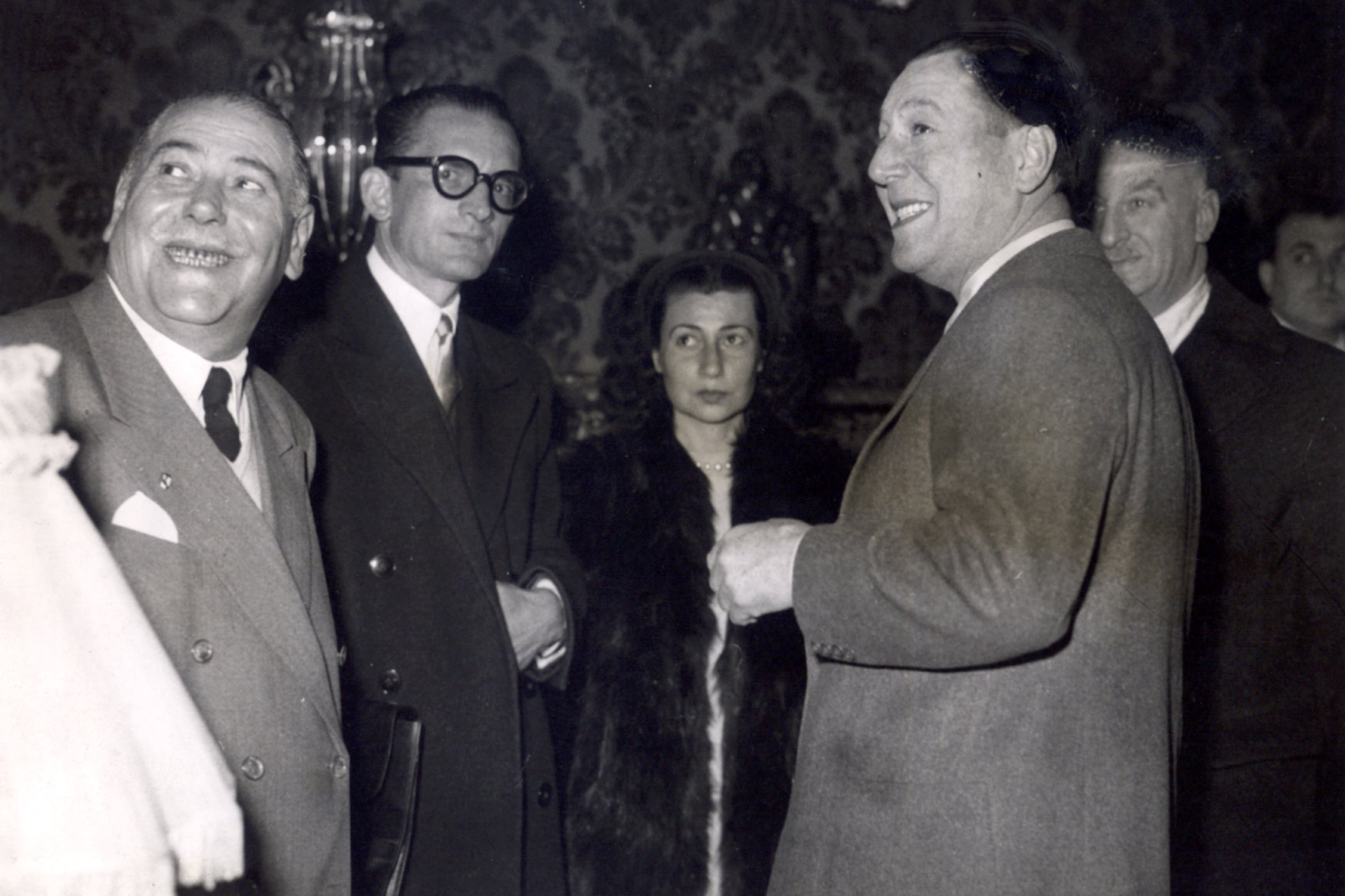 Perón, Gheorghiu, su mujer y el ministro de Trabajo y Previsión José María Freire, el 27 de junio de 1953. Fotografía del Fondo La Razón, (CeDInCI).
