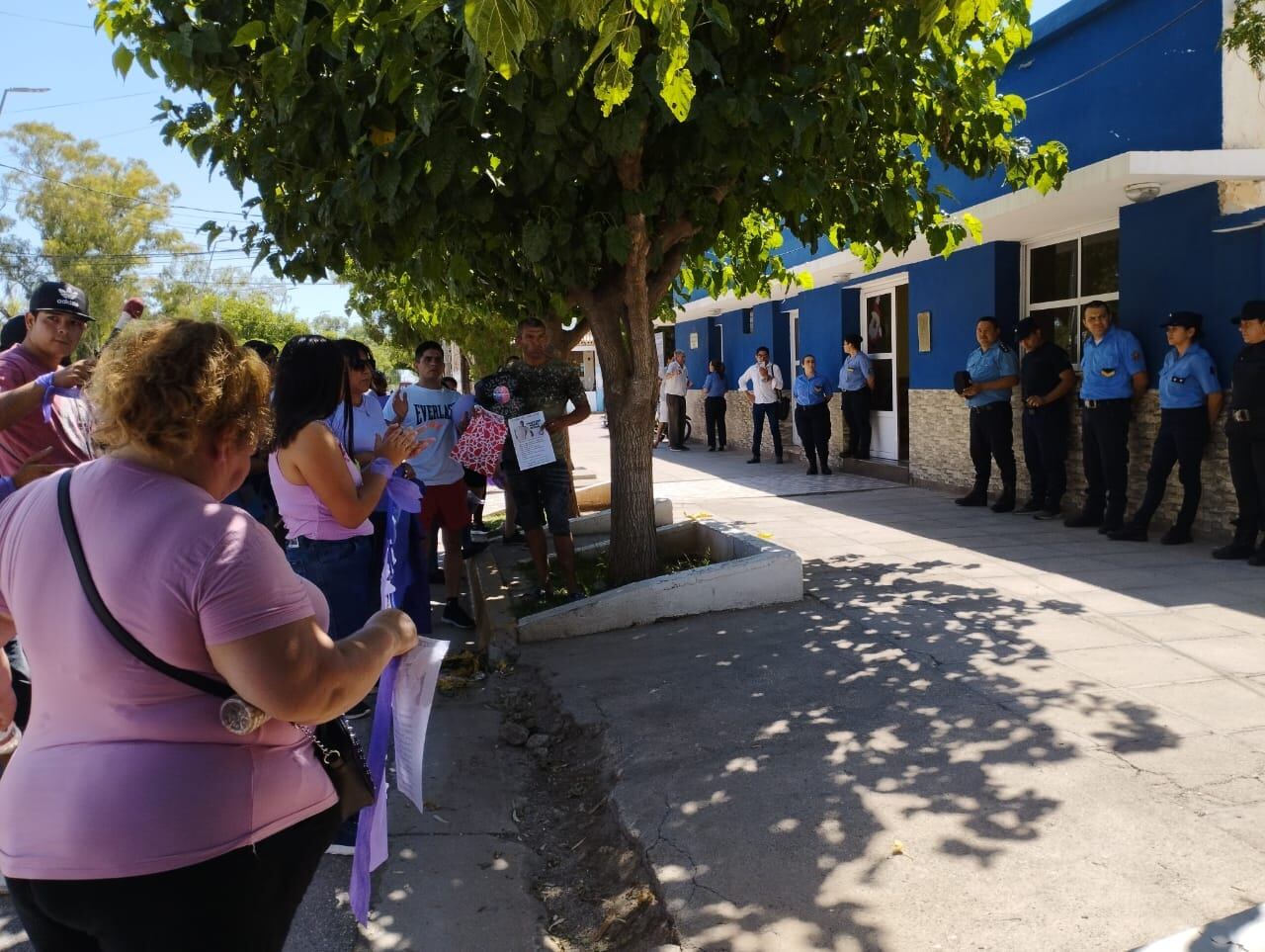 Protesta frente a la comisaria 1era donde está alojado Cristian Mario Ochoa.