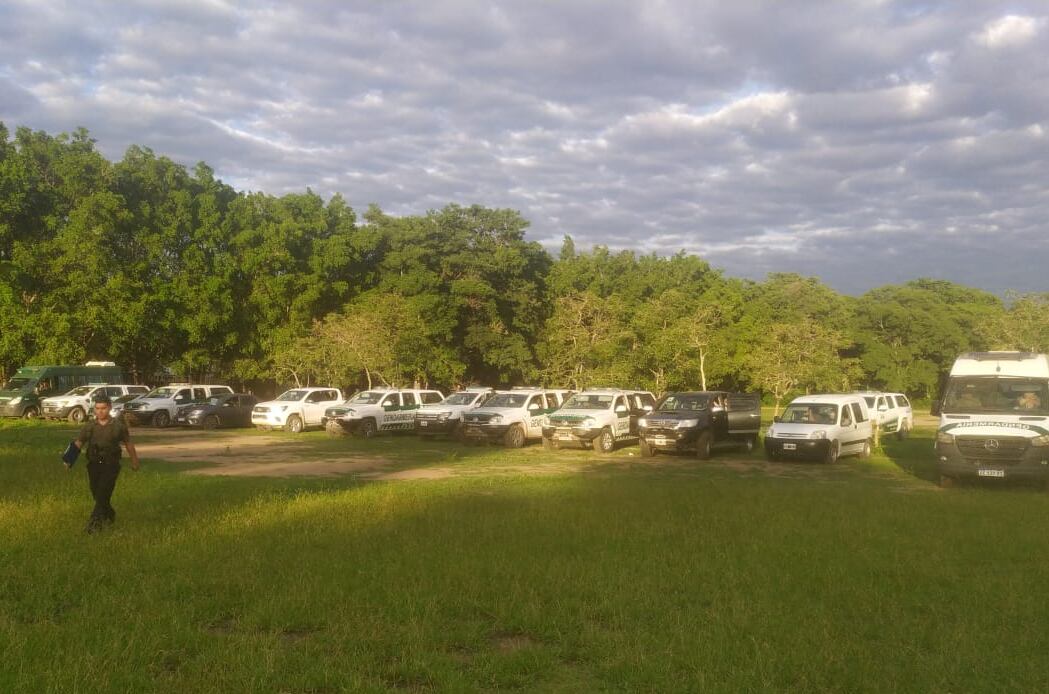 En Orán se realizaron allanamientos con un importante operativo. 