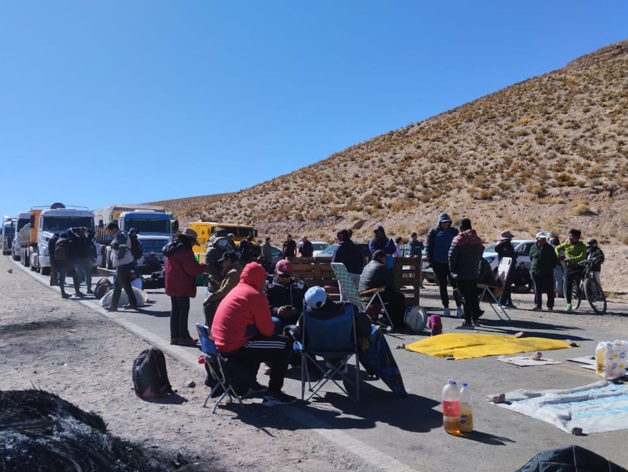 El corte total ayer al mediodía en el acceso a San Antonio de Los Cobres. 
