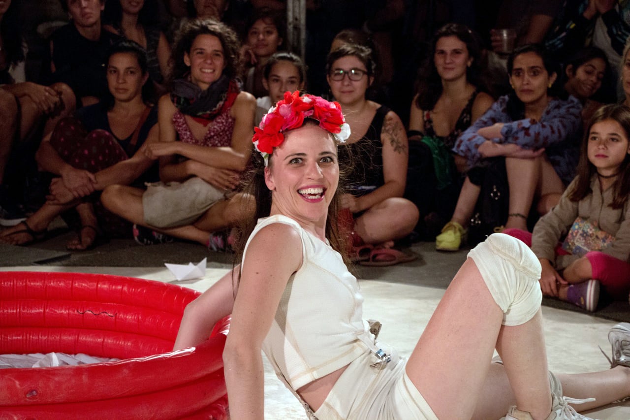 Un pasaje de "Manifiesta (cuerpo en expansión)", la puesta que inauguró esta edición de El Cruce.