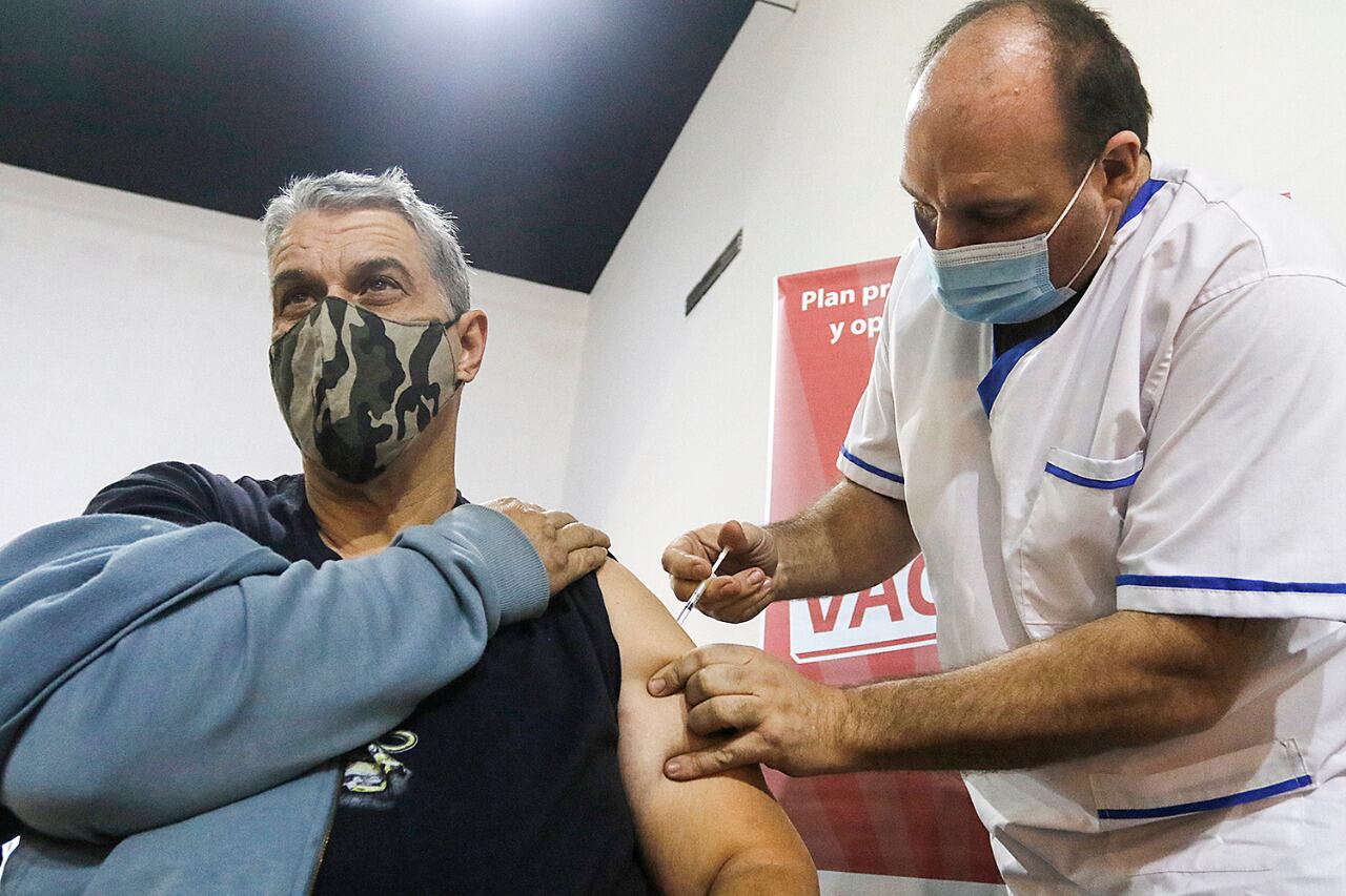 En enero y febrero se aplicará masivamente la tercera dosis de la vacuna contra la covid