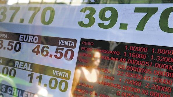 El dólar mayorista todavía se encuentra por debajo del piso de la banda cambiaria.