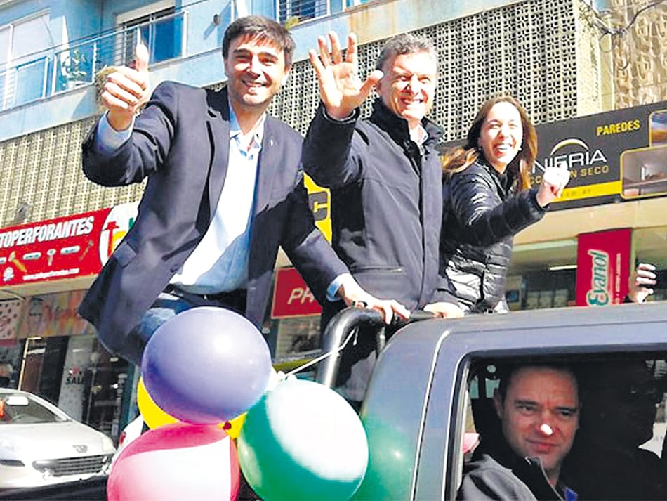 Ezequiel Galli en su campaña a la Intendencia, junto a Mauricio Macri y María Eugenia Vidal.