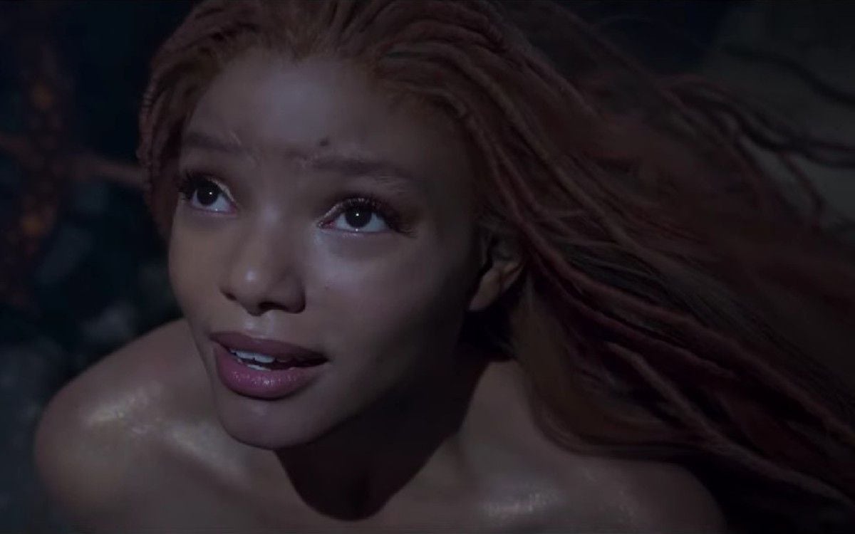 La actriz y cantante Halle Bailey se convertirá en la primera artista negra en interpretar a la princesa Ariel. 
