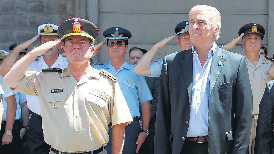 Aguad anuló una resolución de Garré para beneficiar a 25 militares retirados.