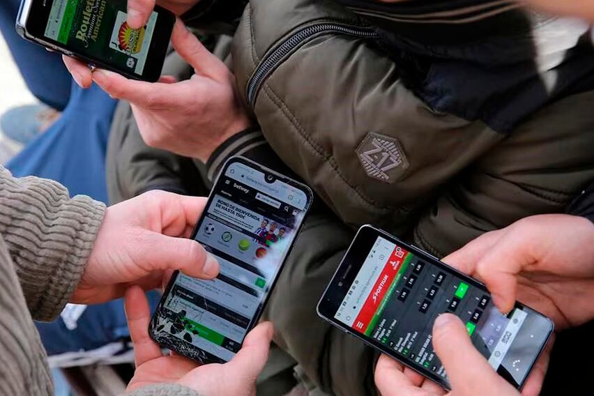 El proyecto advierte sobre los peligros que genera la adicción a las pantallas.